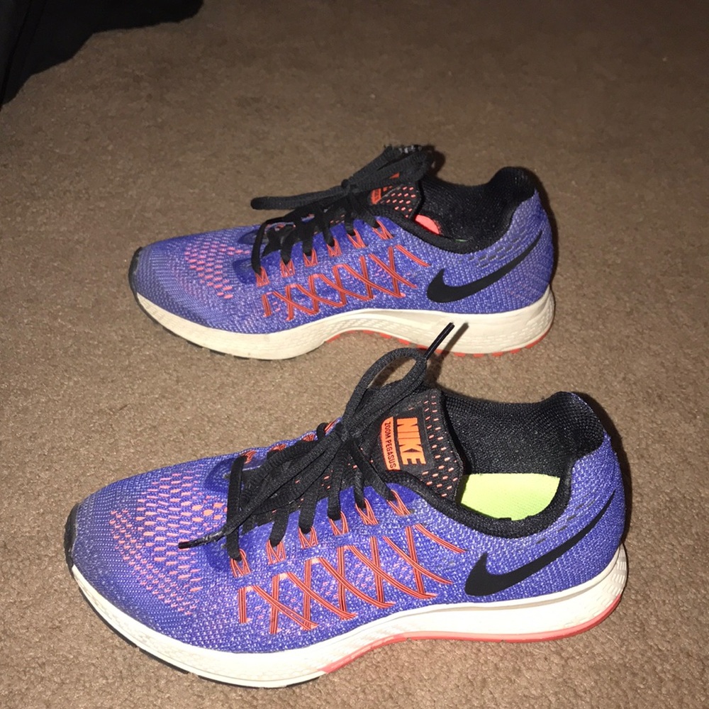 Nike - Picture 2 of 4